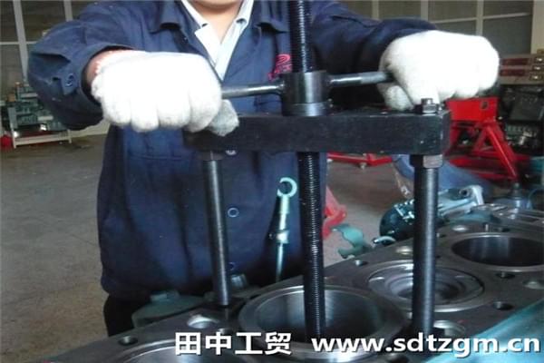 重汽曼發(fā)動(dòng)機(jī)維修工具