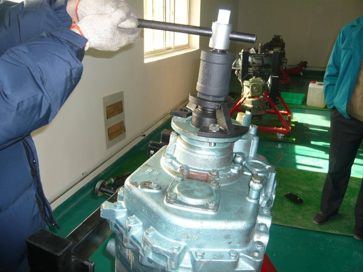 TZ800308凸緣螺母省力扳手使用 (2).JPG