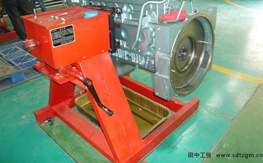 重汽商用車培訓(xùn)基地在使用田中工貿(mào)的發(fā)動(dòng)機(jī)翻轉(zhuǎn)架.jpg