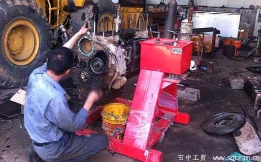 客戶使用田中發(fā)動機大修翻轉(zhuǎn)架.jpg