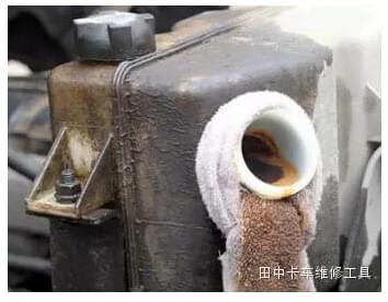 發(fā)動(dòng)機(jī)水箱進(jìn)油