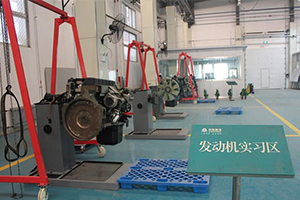 重汽章丘培訓(xùn)基地發(fā)動(dòng)機(jī)實(shí)習(xí)區(qū)